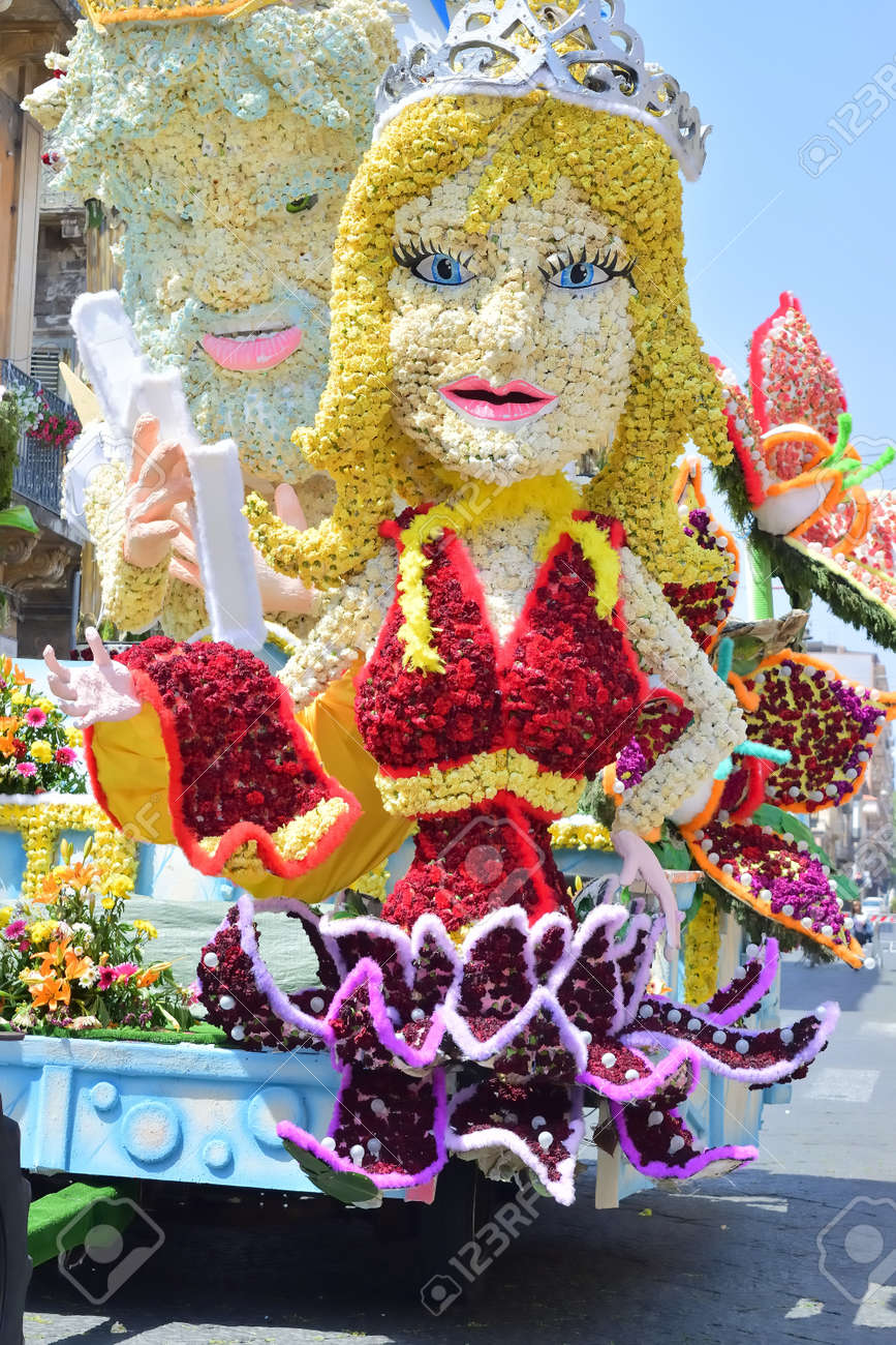 Acireale (CT), Italy - 29 April 2018: detail of a flowery float depicting various characters of fantasy during the parade of the flowers festival along the streets of Acireale. - 105184311 Acireale (CT), Italy - 29 April 2018: detail of a flowery float depicting various characters of fantasy during the parade of the flowers festival along the streets of Acireale. - 105184311