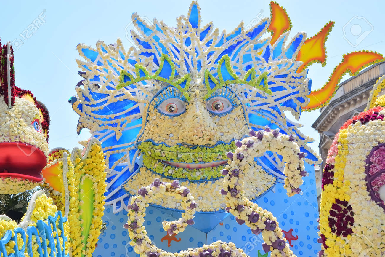 Acireale (CT), Italy - 29 April 2018: detail of a flowery float depicting various characters of fantasy during the parade of the flowers festival along the streets of Acireale. - 105184318 Acireale (CT), Italy - 29 April 2018: detail of a flowery float depicting various characters of fantasy during the parade of the flowers festival along the streets of Acireale. - 105184318