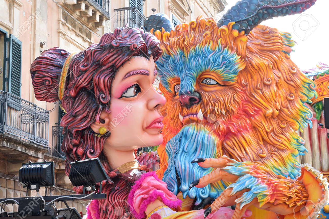 Acireale (CT), Italy - February 16, 2020: detail of a allegorical float depicting the characters of beauty and the beast during the carnival parade along the streets of Acireale. - 141805600 Acireale (CT), Italy - February 16, 2020: detail of a allegorical float depicting the characters of beauty and the beast during the carnival parade along the streets of Acireale. - 141805600