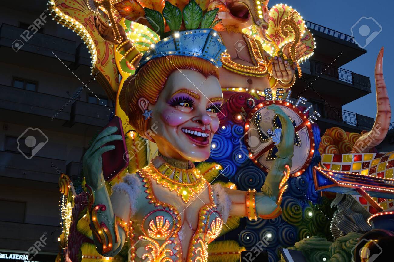 Acireale (CT), Italy - February 16, 2020: detail of a allegorical float depicting a woman during the carnival parade along the streets of Acireale. - 141805604 Acireale (CT), Italy - February 16, 2020: detail of a allegorical float depicting a woman during the carnival parade along the streets of Acireale. - 141805604