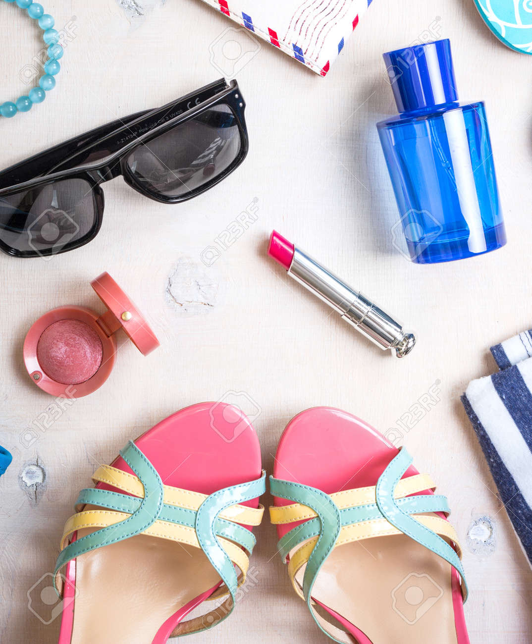 D'accessoires Pour Femmes Rayé BleuRouge D'étéLunettes Ensemble Lèvres À RoseFard De SoleilChaussuresPantouflesPasseportSac fbygYv76