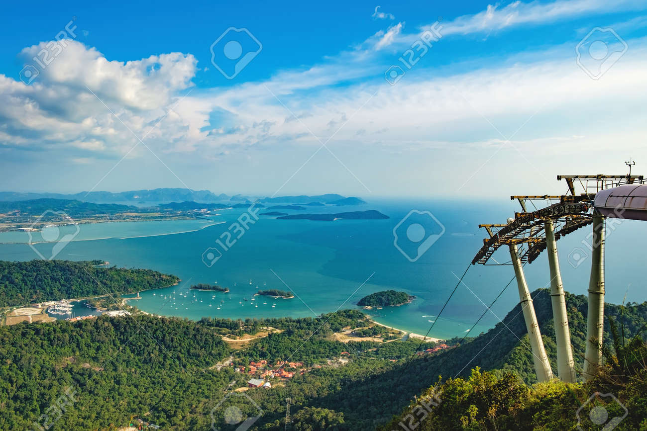 ランカウイ島の上部 青い空 海 山 マレーシアのパノラマ ビューへのケーブルカー乗り場 ランカウイ島 Skycab 島の主要な観光スポットの一つです の写真素材 画像素材 Image ランカウイ島の上部 青い空 海 山 マレーシアのパノラマ ビューへのケーブルカー乗り場 ランカウイ島 Skycab 島の主要な観光スポットの一つです の写真素材 画像素材 Image