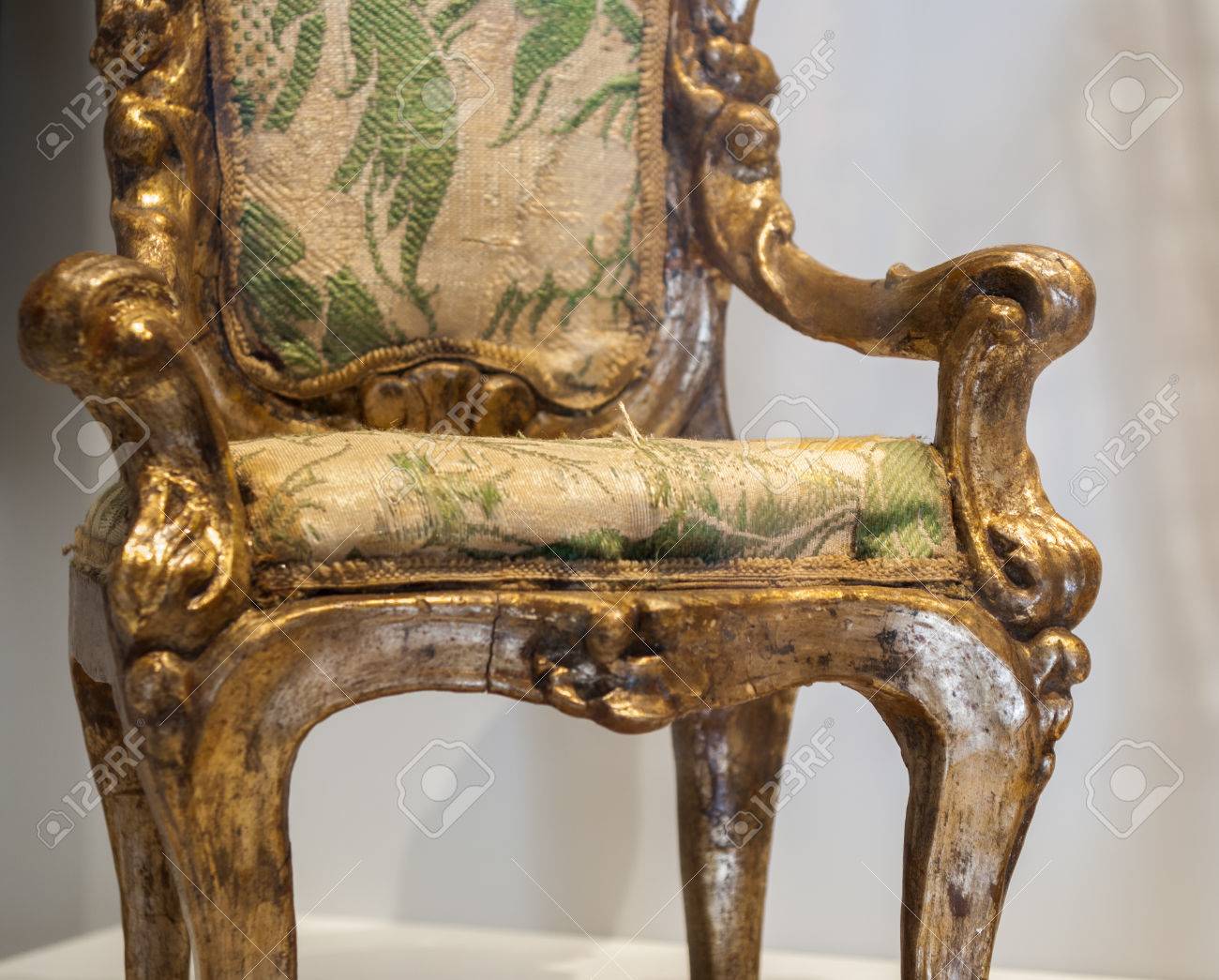 モデリングのアートとアンティークの椅子を忠実に再現 の写真素材 画像素材 Image