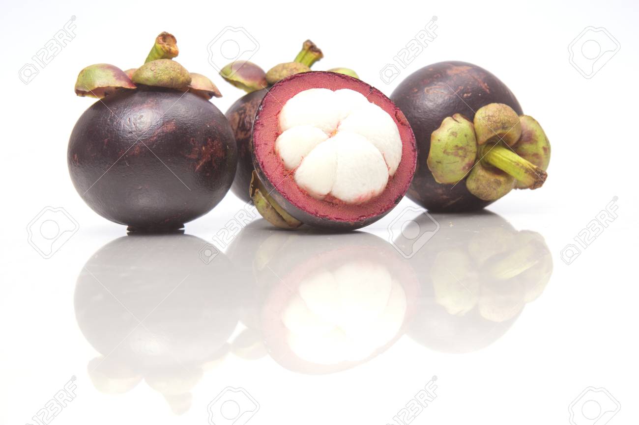 マンゴスチン フルーツと断面厚パープル皮膚と果物の女王の白い肉を示します の写真素材 画像素材 Image マンゴスチン フルーツと断面厚パープル皮膚と果物の女王の白い肉を示します の写真素材 画像素材 Image