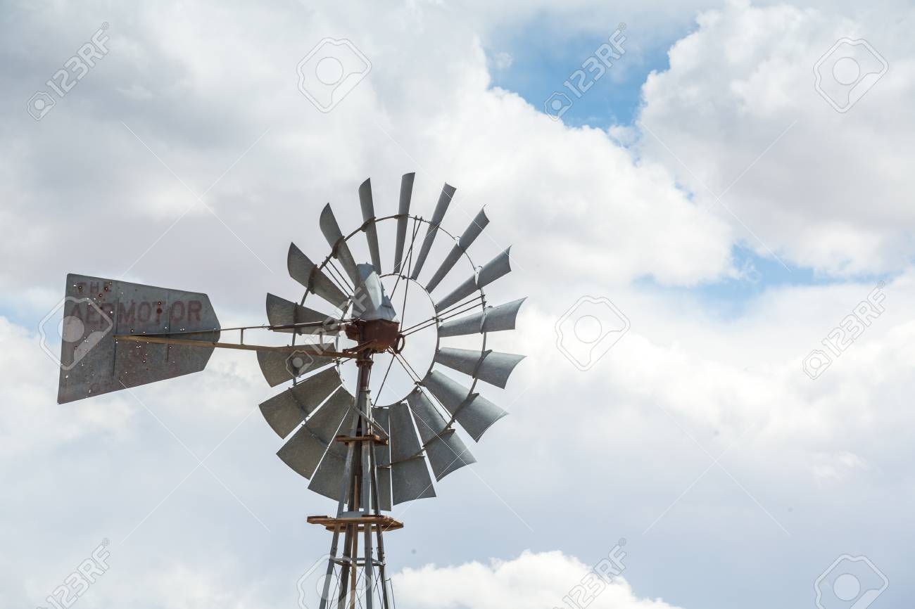 北アメリカの米国の州で金属の風車 の写真素材 画像素材 Image
