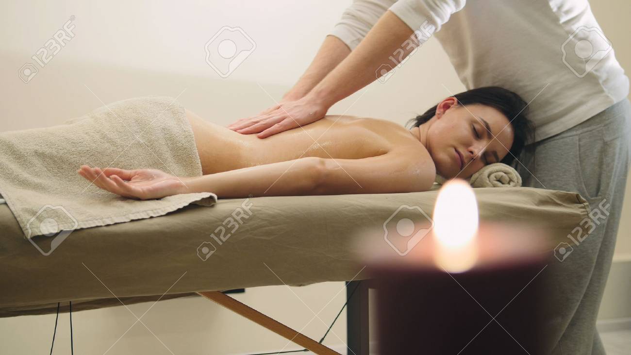 Massage girl nackt