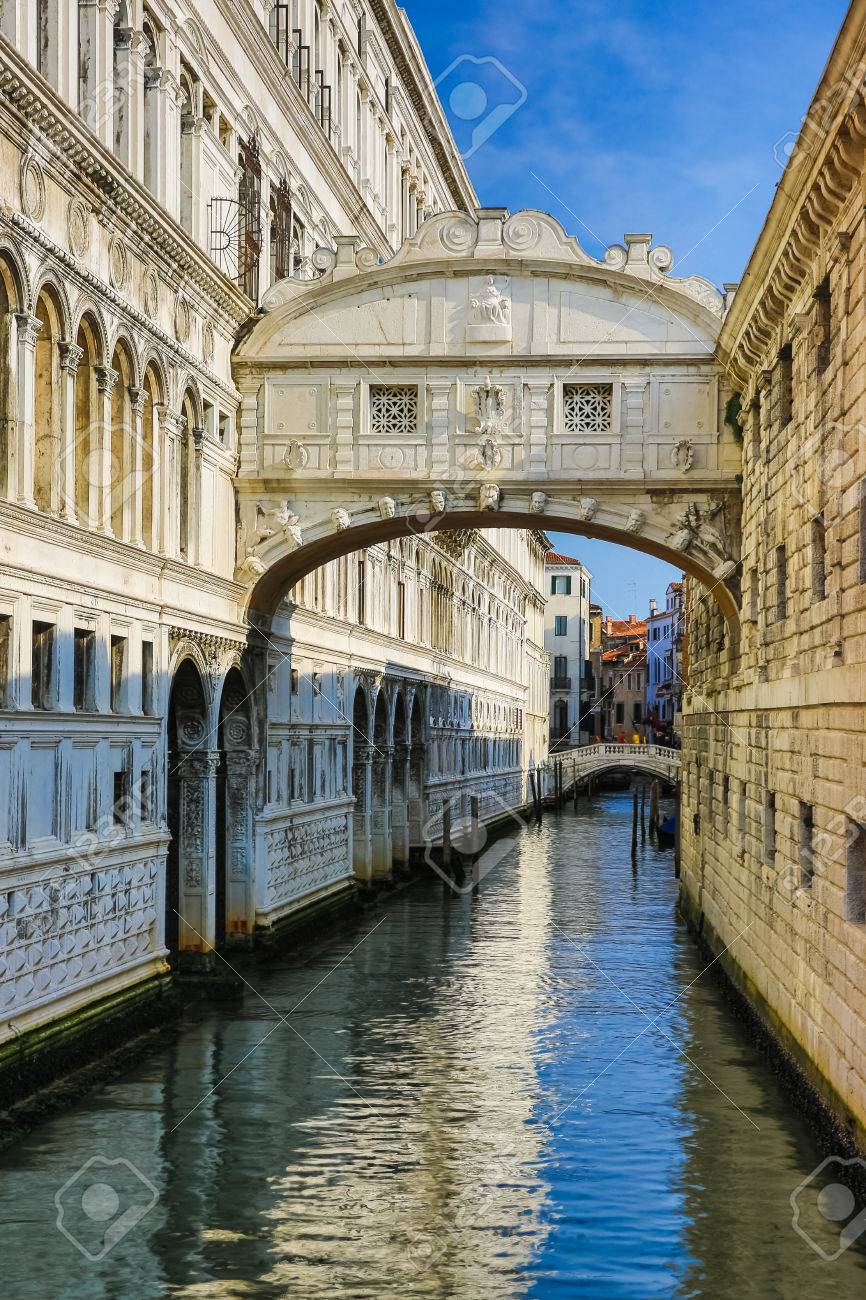 ため息橋 ポンテ デイ ソスピーリ ヴェネツィア イタリア の写真素材 画像素材 Image