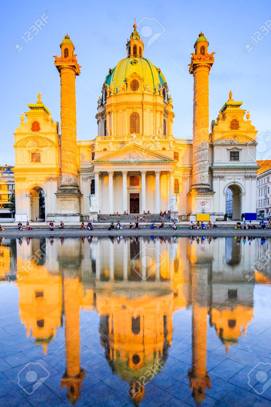 ウィーン オーストリア カールス教会 カールス 夕暮れ時 の写真素材 画像素材 Image