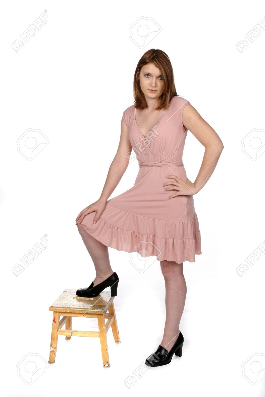 ピンクのドレスと黒の靴はかなり 10 代の少女 の写真素材 画像素材 Image ピンクのドレスと黒の靴はかなり 10 代の少女 の写真素材 画像素材 Image