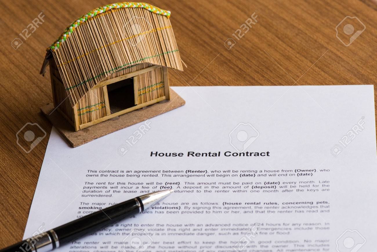 Haus Mietvertrag Uber Das Weissbuch Mit Stift Lizenzfreie Fotos