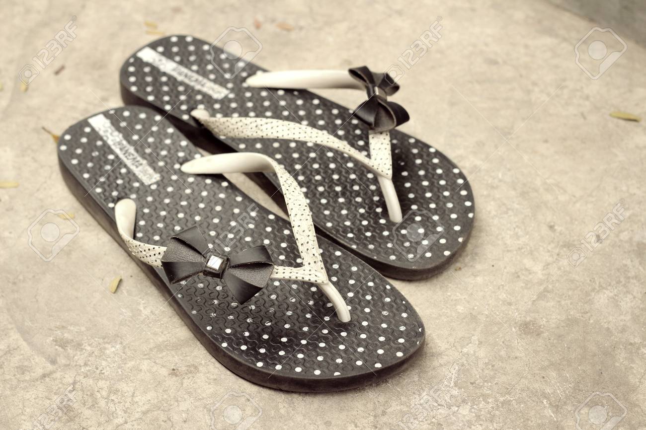 black and white polka dot flip flops
