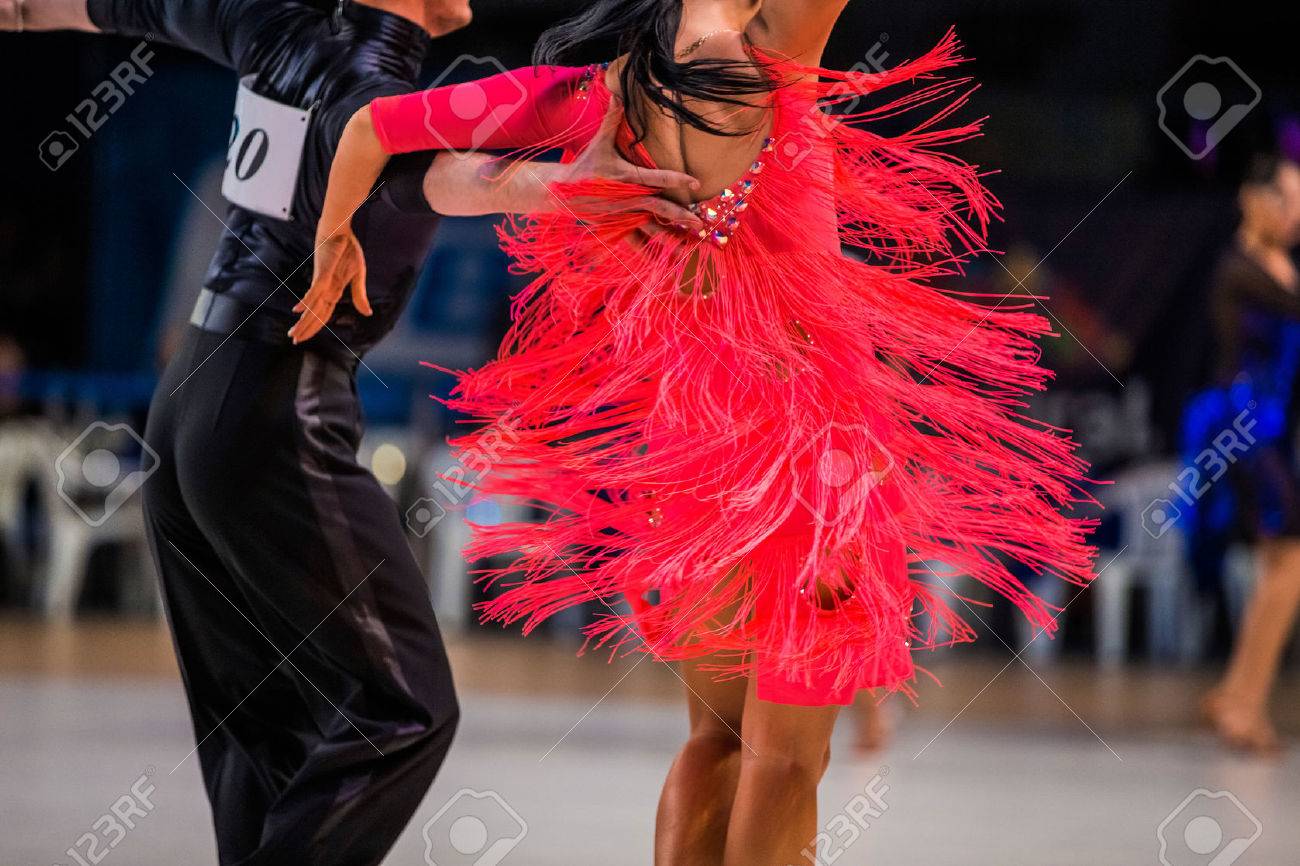 Athl tes Couple De Danseurs Sur Concours De Danse De Salon