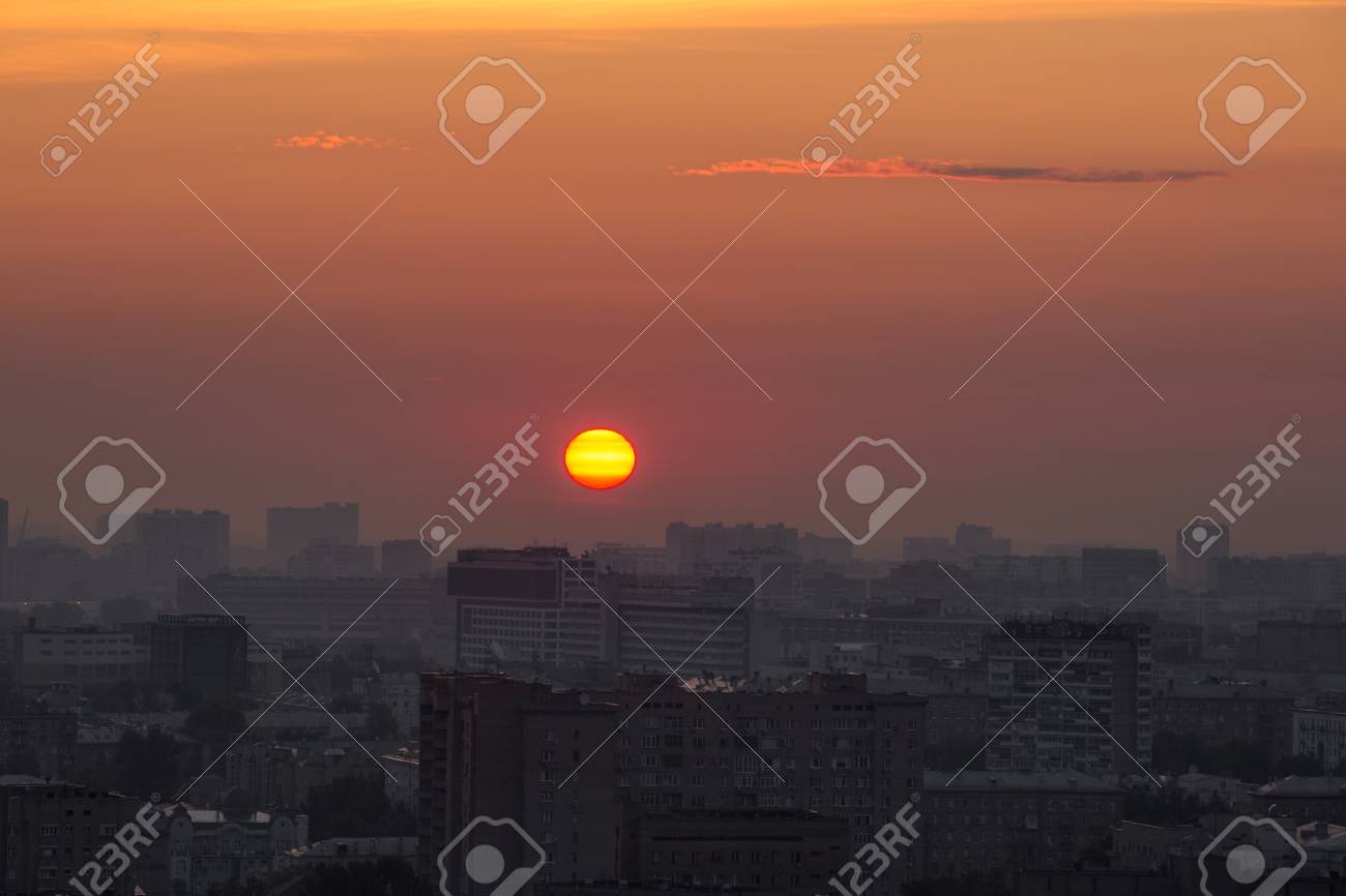 Lever De Soleil Sur La Ville De Moscou Avec De Grands Bâtiments Dans La Photo Paysage Urbain