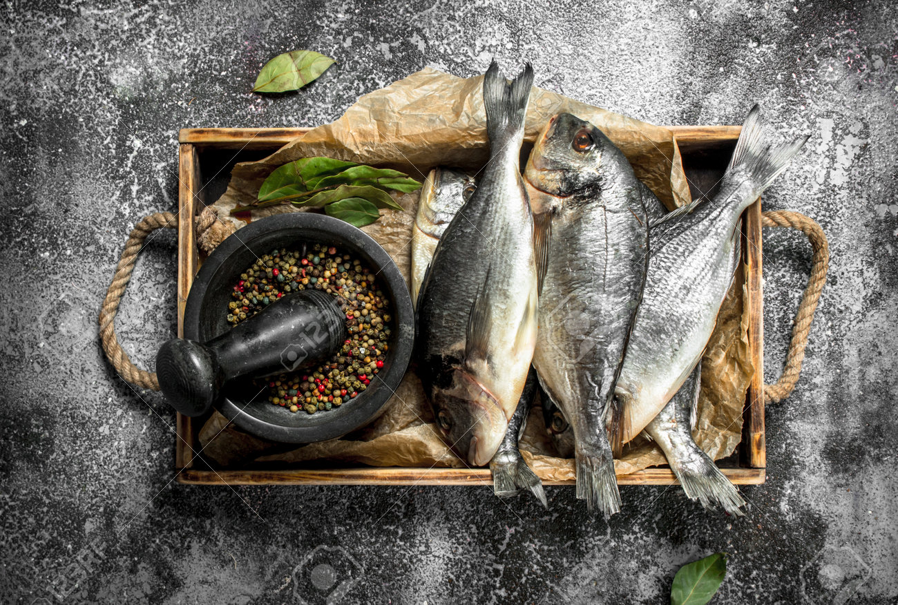 Сёмга филе холодного копчения. Рыба на доске. Лосось(salmon form). Чавыча копченая. Реш рыбы.