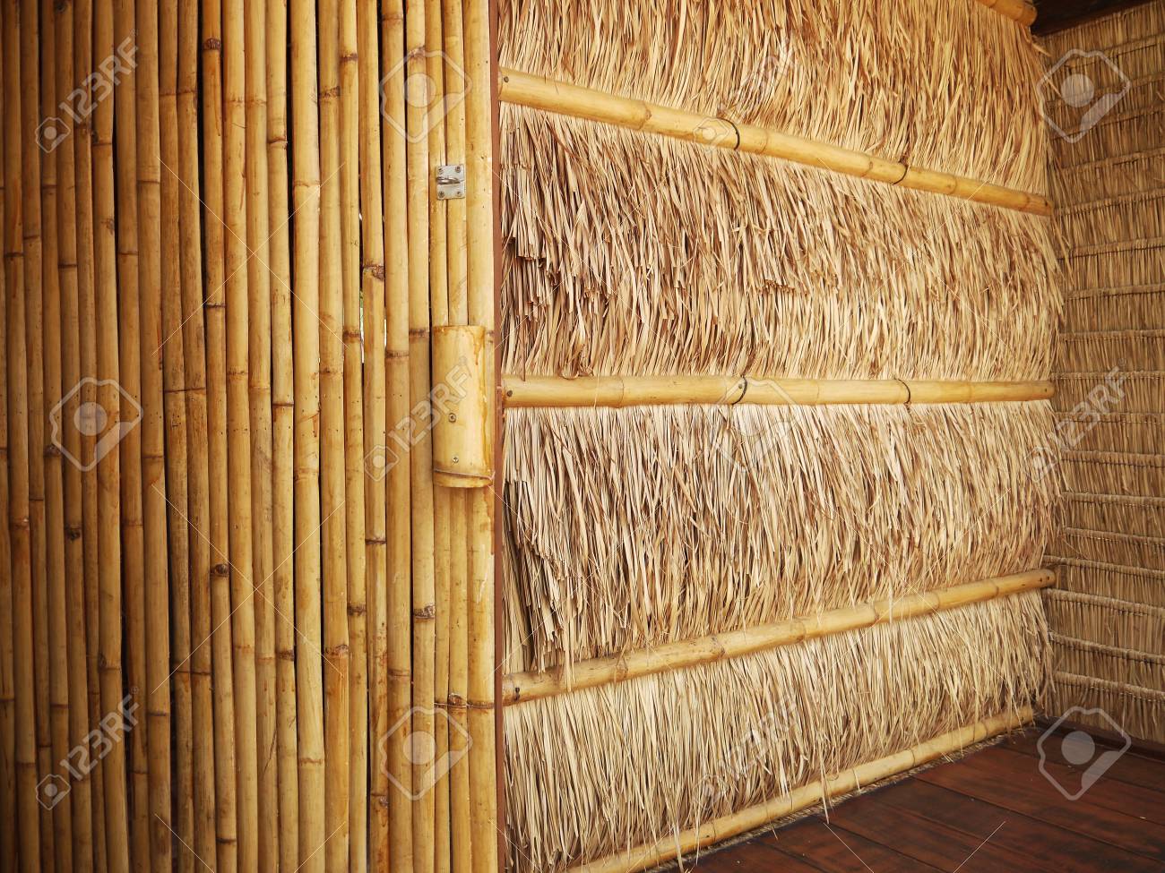 Puerta De Bambu Y La Pared Del Hogar Fotos Retratos Imagenes Y