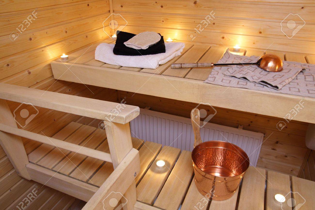 Подвесные полки в бане для ног