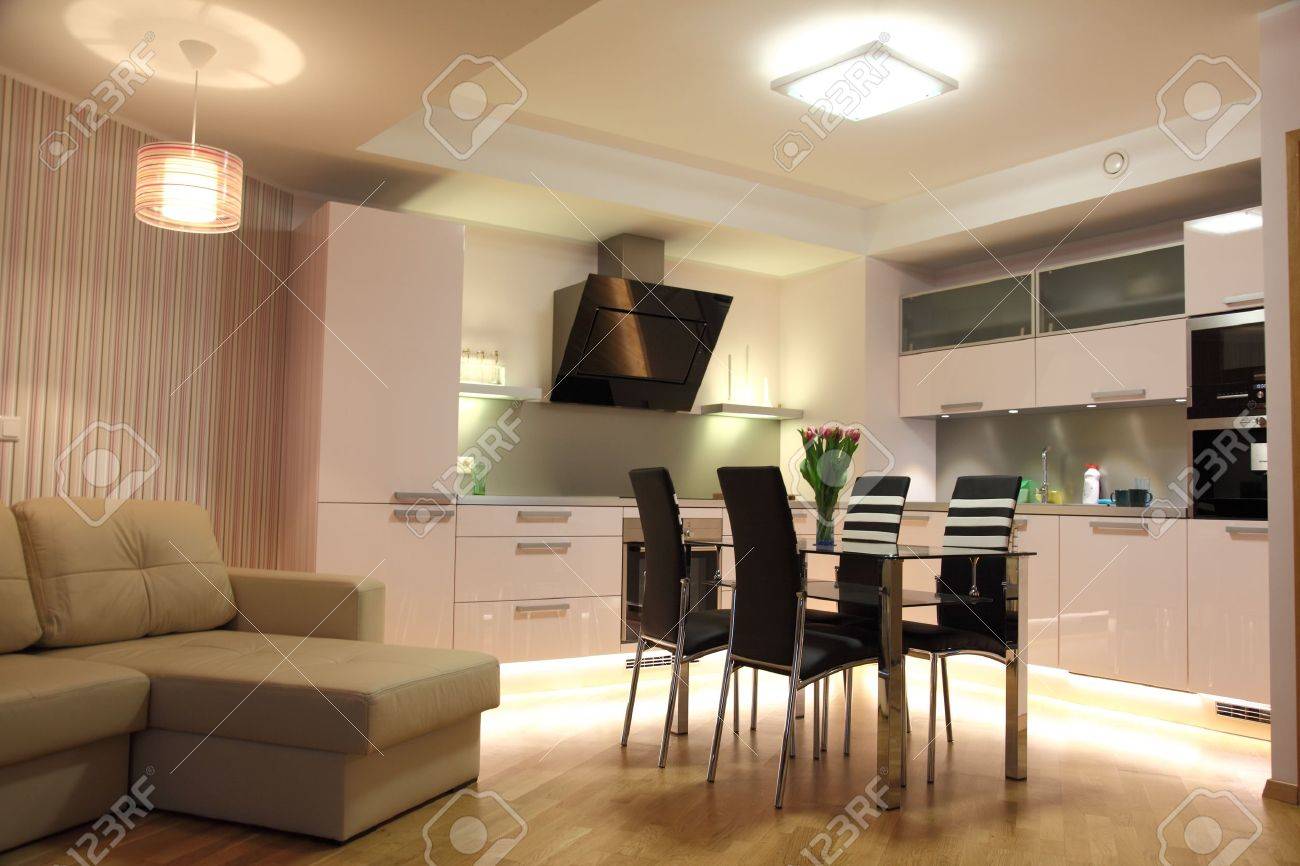 美しいモダンな北欧キッチン モダンな照明 の写真素材 画像素材 Image