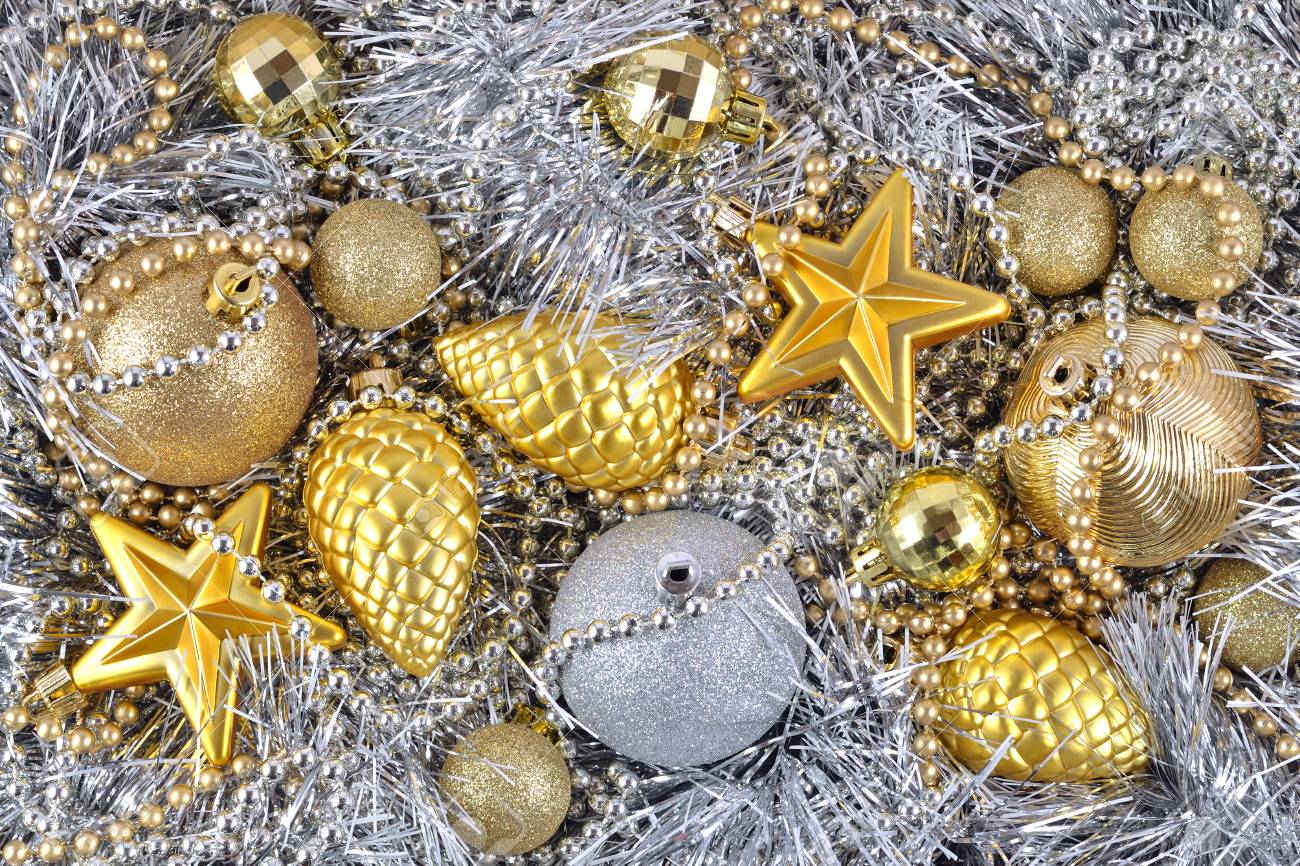 Adornos Navideños Dorados Y Plateados El Fotos, Retratos, Imágenes Y De Archivo Libres De Derecho. Image 41535265.