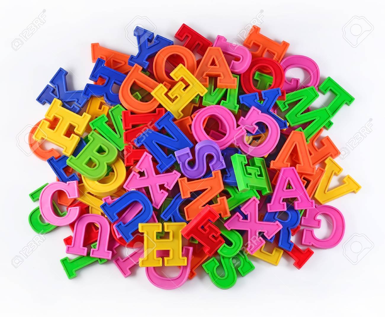 Montón De Letras Del Alfabeto De Colores De Plástico Sobre Un ...