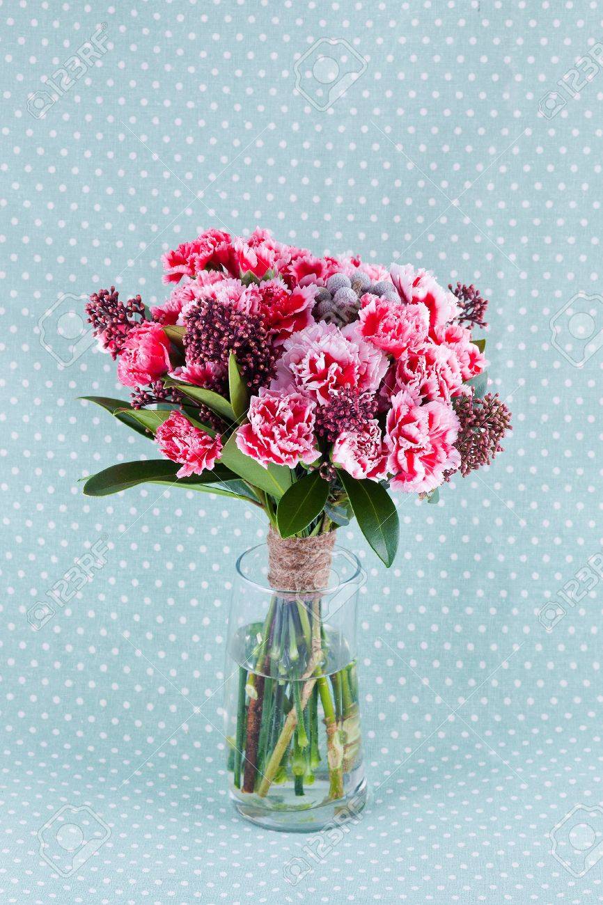 花瓶の花のクローズ アップ ピンク カーネーション花束 の写真素材 画像素材 Image