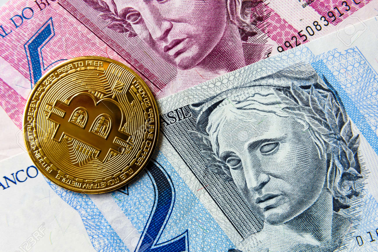 분산화 통화에 대한 브라질 헤알의 평가절하 배경에 브라질 헤알이 포함된 전자 황금 비트코인 동전 로열티 무료 사진, 그림, 이미지  그리고 스톡포토그래피. Image 175290767