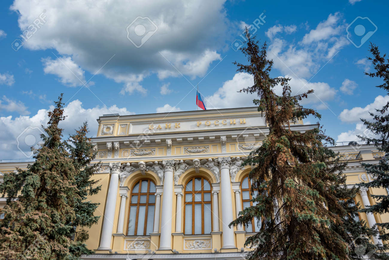 モスクワ、ロシア、2021年10月20日：ネグリンナヤ通りにロシア中央銀行を建設の写真素材・画像素材 Image 176857774