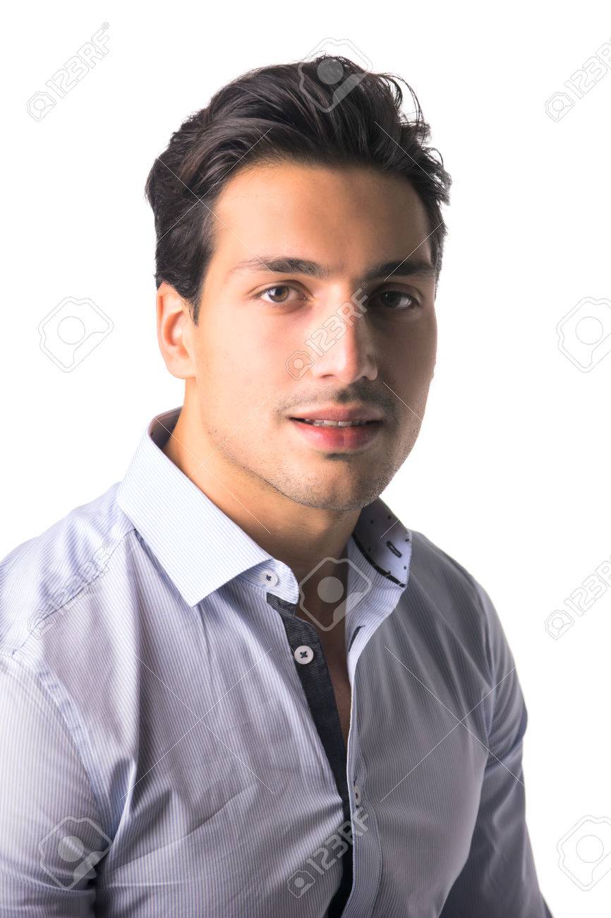 Braun Augen, Schwarze Haare Lateinischer Mann Auf Weißem Hintergrund Trägt  Hemd Lizenzfreie Fotos, Bilder und Stock Fotografie. Image 27155830.