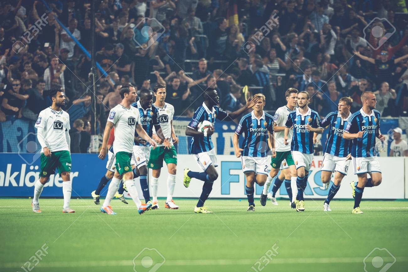 ヘルタ ベルリンとハンマルビー Tele2 アリーナでライバルとの間のサッカーの試合でゴール後ストックホルム スウェーデン 15 年 8 月 24 日 ヘルタ ベルリン選手 の写真素材 画像素材 Image