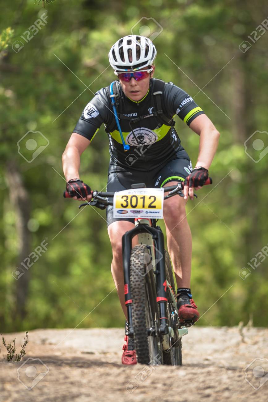 female mtb riders