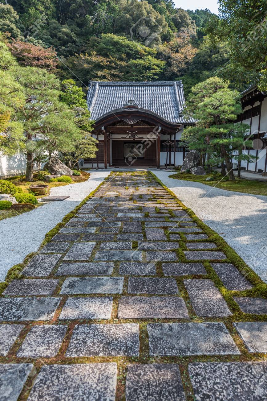 京都の古い日本のお寺の木入口 の写真素材 画像素材 Image 京都の古い日本のお寺の木入口 の写真素材 画像素材 Image