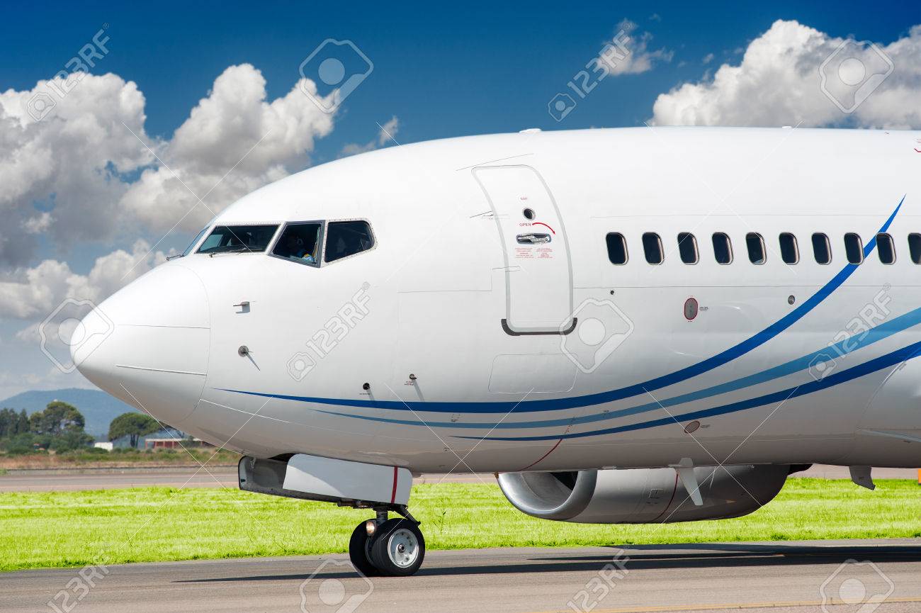 Les Aéronefs De Passagers Taxer à Décoller - 