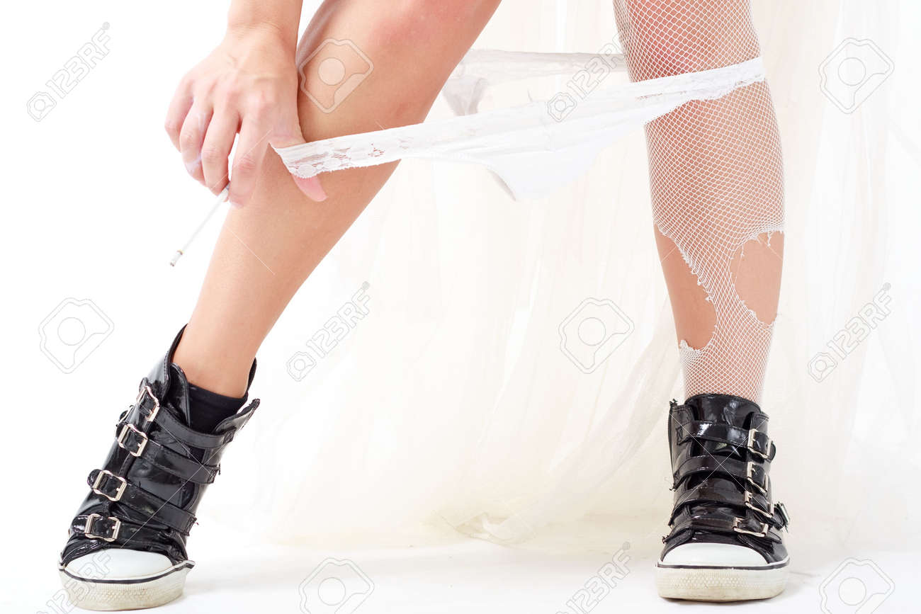 パンティー 脱ぎ捨て 