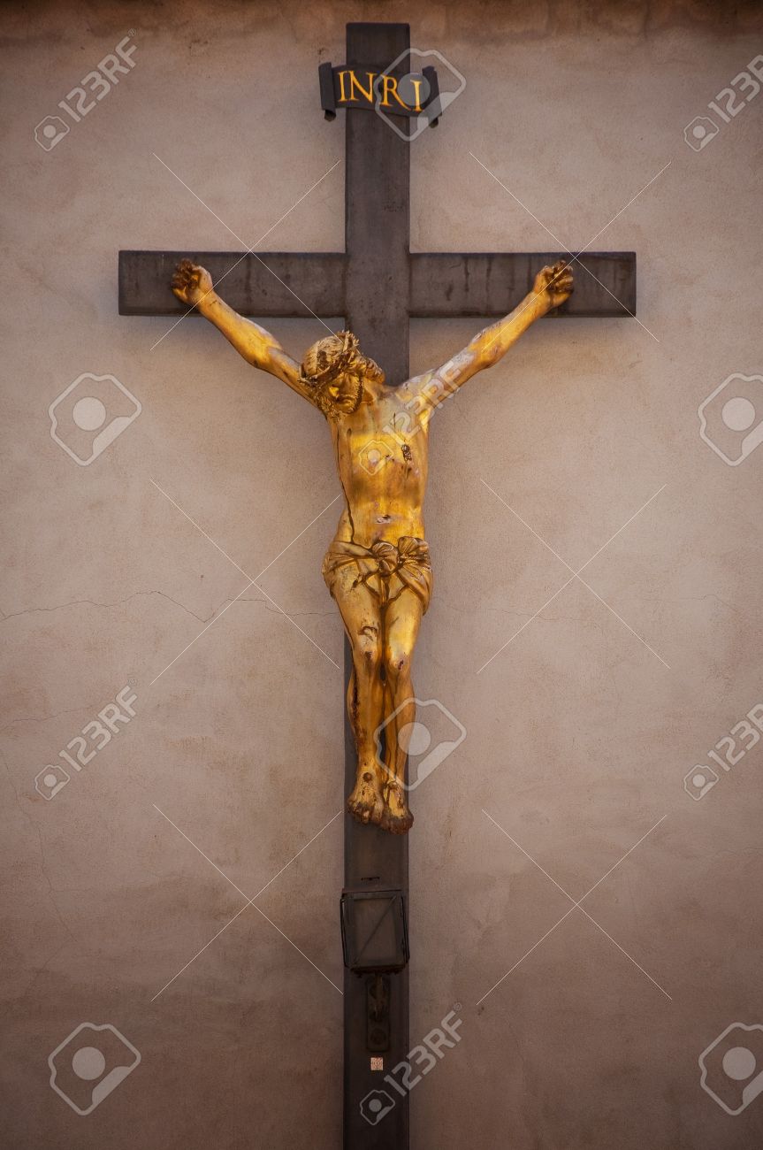 a statue of jesus