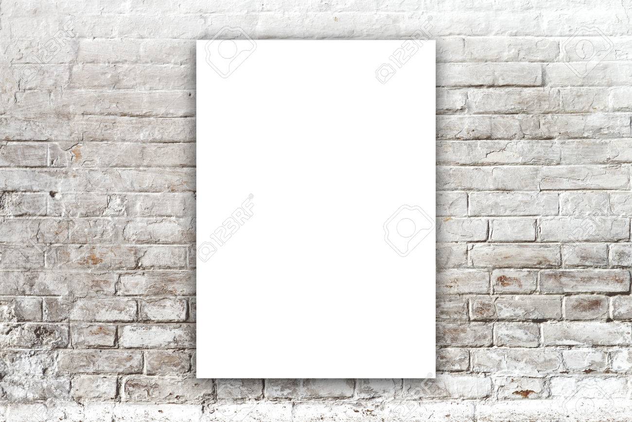 Cartel Colgado En La Pared De La Galeria De Arte El Tamano Del