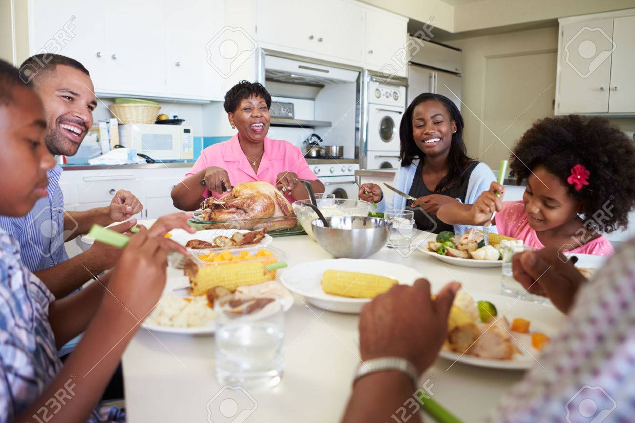 autour de table Manger Famille Repas la Assis multi générations UGqzMVSp
