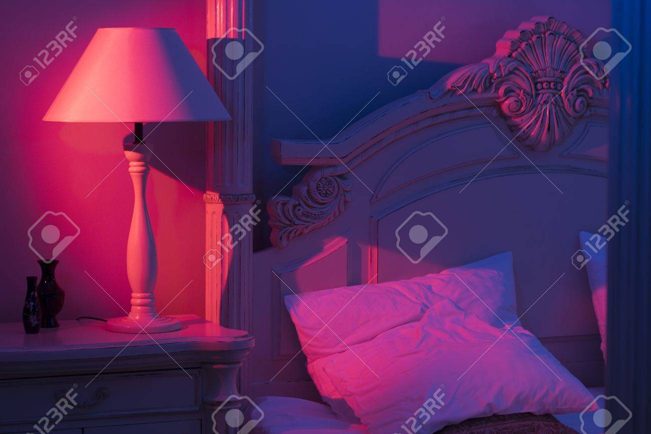 Luxueus Minimalistisch Kunstdecor Slaapkamer Met Koninklijk Bed ... Luxueus Minimalistisch Kunstdecor Slaapkamer Met Koninklijk Bed ...