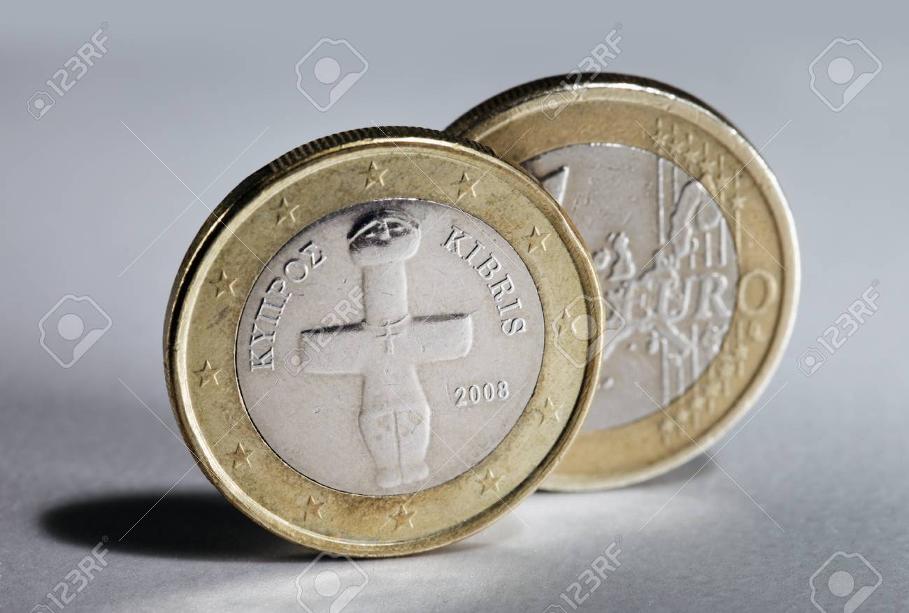 2 つ 1 ユーロ硬貨キプロスから。の写真素材・画像素材 Image 19449889
