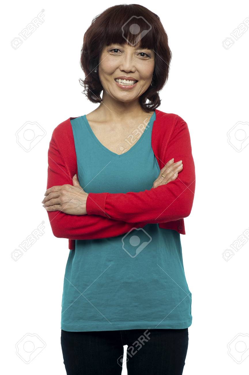 美しいアジア女性が腕組みポーズは渡ったホワイト分離 の写真素材 画像素材 Image
