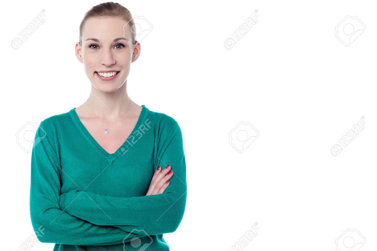 美しい若い女性は自信を持って 腕組みポーズ の写真素材 画像素材 Image