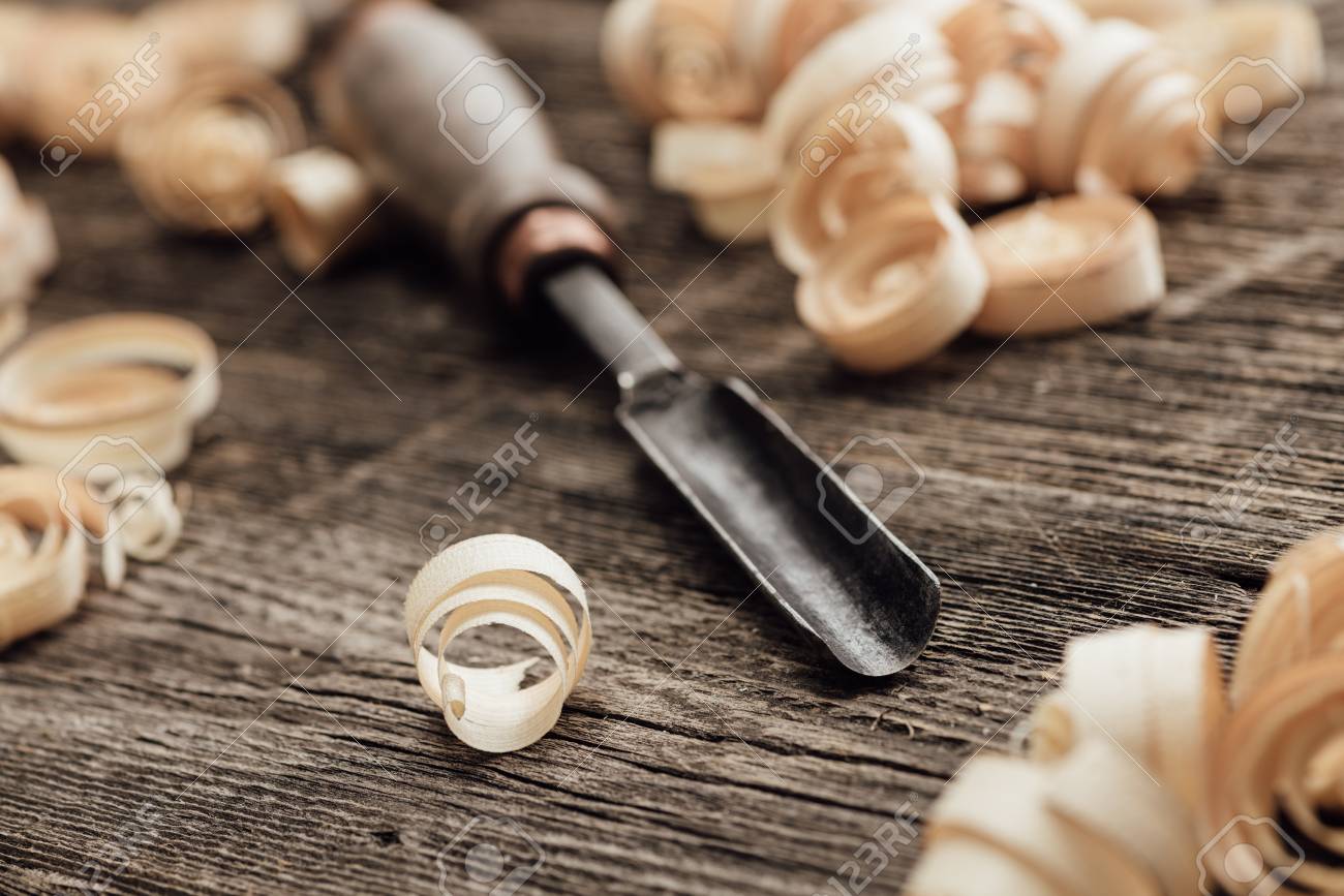 Alte Werkbank Des Tischlers Hohlmeissel Und Sagespane Nah Oben Holzbearbeitung Und Diy Konzept Lizenzfreie Fotos Bilder Und Stock Fotografie Image 88211486