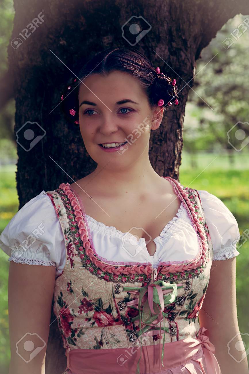 girl dirndl