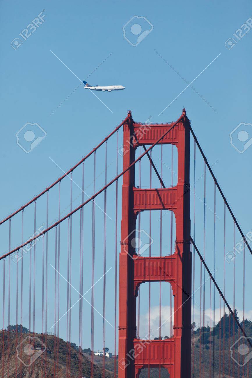 san francisco october 7 747 jumbo jet flies low over the golden