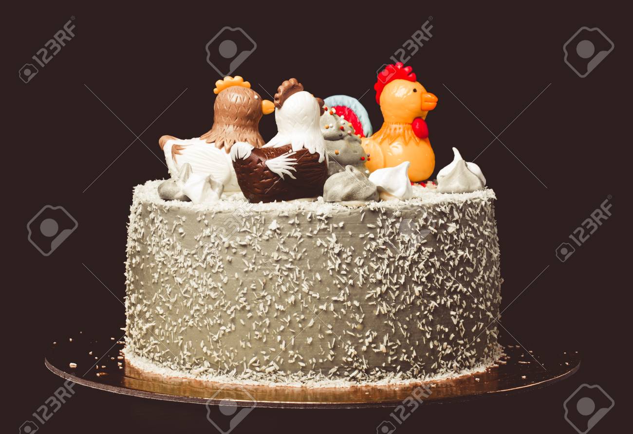 Gateau Fait Maison Avec Un Decor De Nouvel An Sur Un Fond Noir Tonifie Banque D Images Et Photos Libres De Droits Image