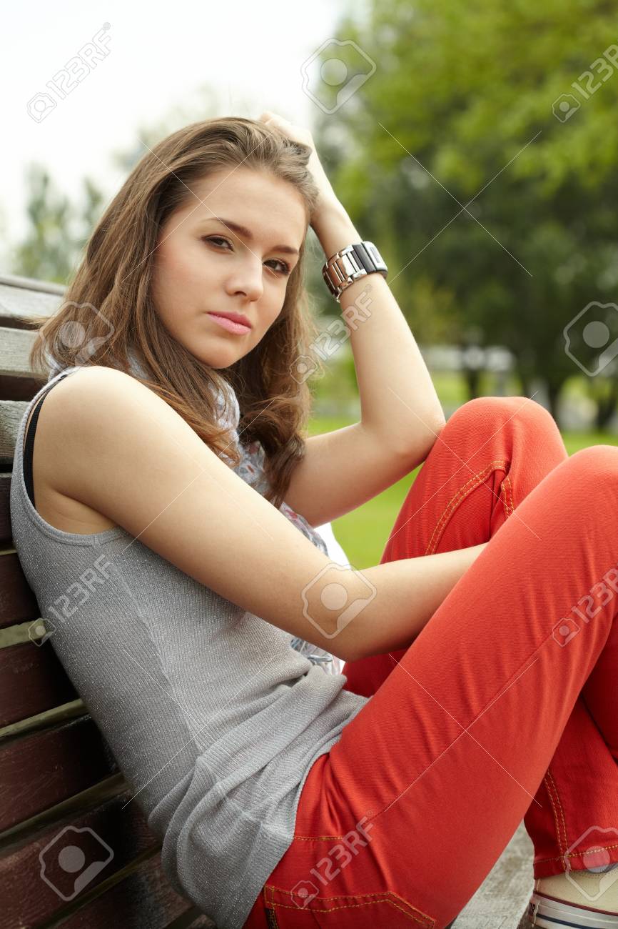 Hübsche Frauen Im Park Lizenzfreie Fotos, Bilder und Stock Fotografie.  Image 9050150.