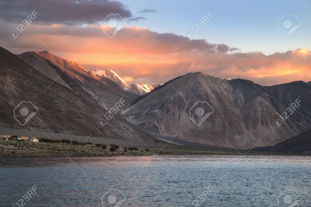 https://previews.123rf.com/images/structuresxx/structuresxx1712/structuresxx171200013/91618506-pangong-lake-beautiful-lake-at-sunrise-in-leh-ladakh-india.jpg