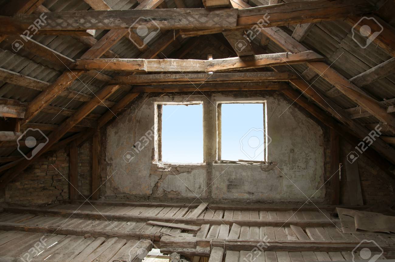 El Proceso De Construccion De La Reconstruccion Un Antiguo Atico