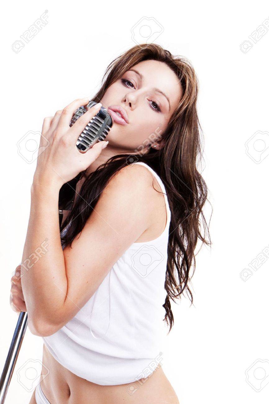 セクシーなグラマー ポップな白いランジェリーとレトロなマイク スター歌手 の写真素材 画像素材 Image