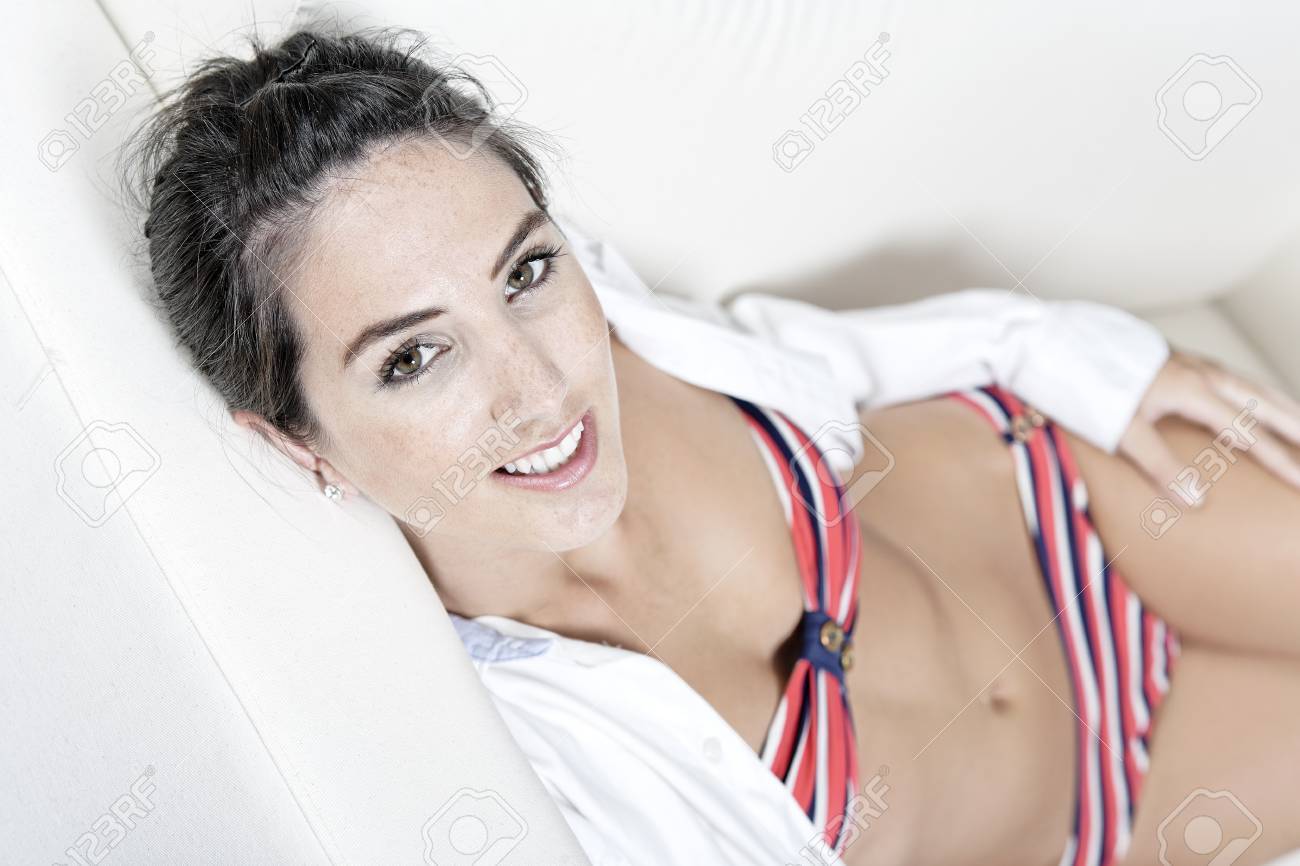 camisa blanca abierta