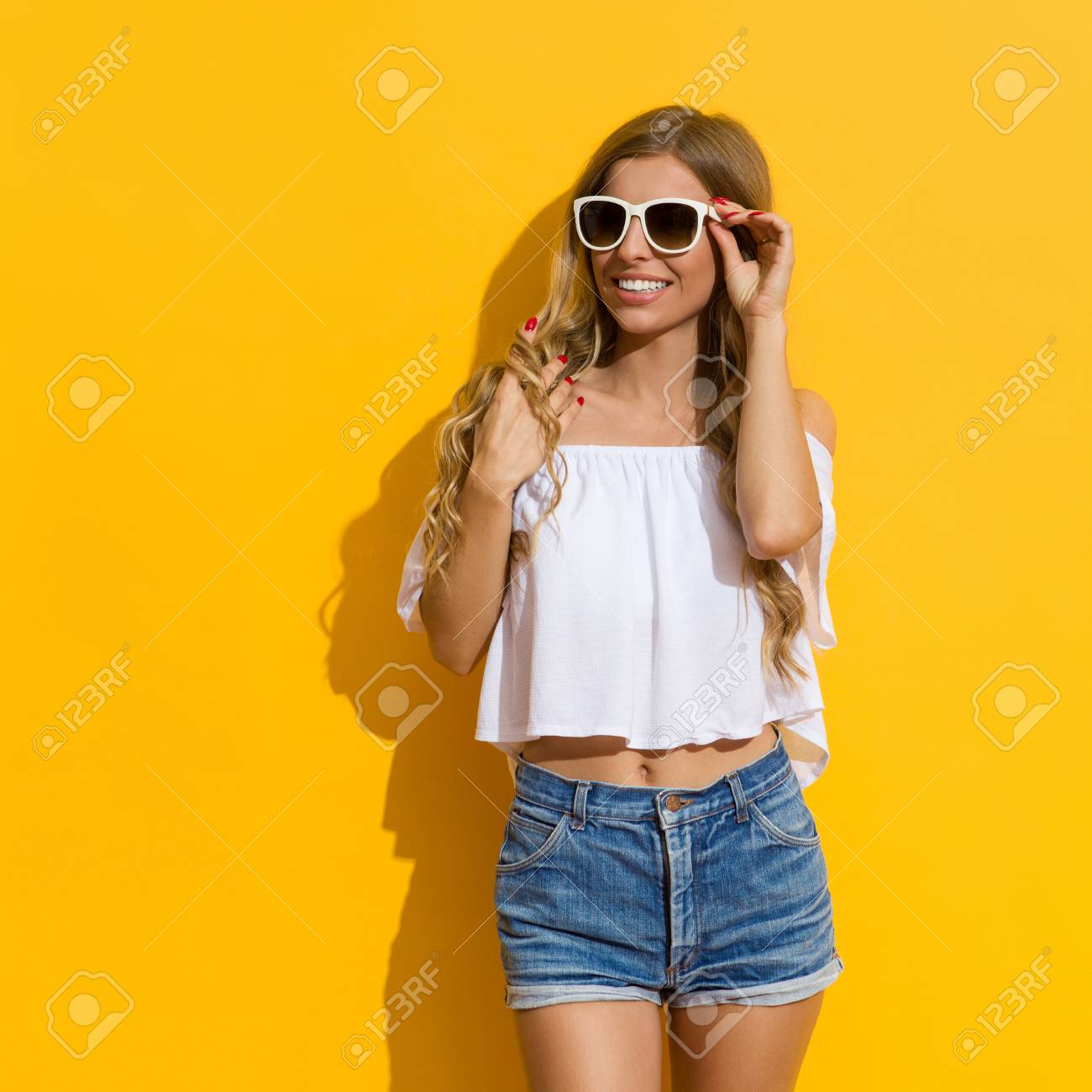 three quarter white jeans