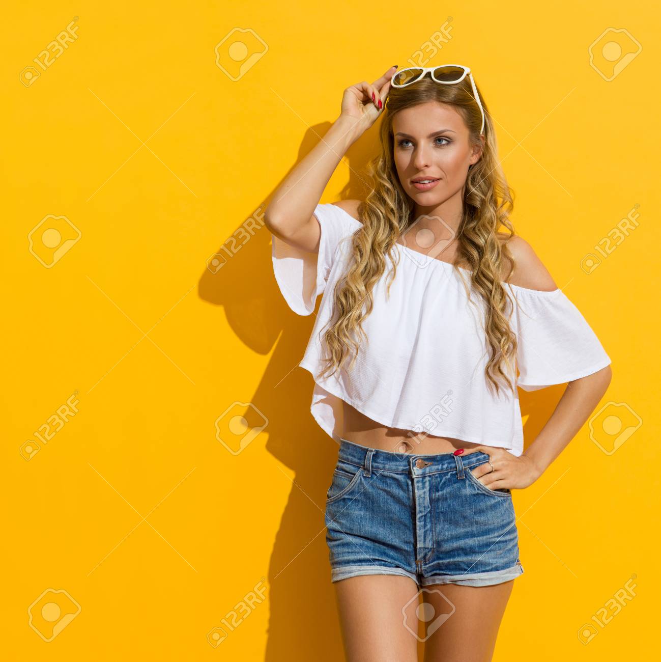 denim shorts white shirt